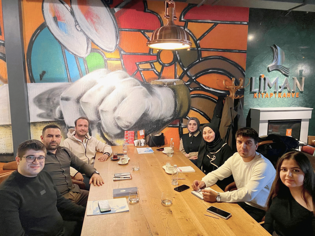 Rostra Hukuk Meclisi, hukuk ve mantık, hukuk ve edebiyat, hukuk sözlüğü, AI kullanmadan yazı yazabilme, etkili metin oluşturabilme ve araştırma yapabilme, eleştirel düşünce, ülkeler coğrafyası, karşılaştırmalı ve uluslararası hukuk, uzay hukuku, hukuk pratiği, sivil diplomasi gibi alanlarda atölye çalışmaları yapmayı hedefliyor. 